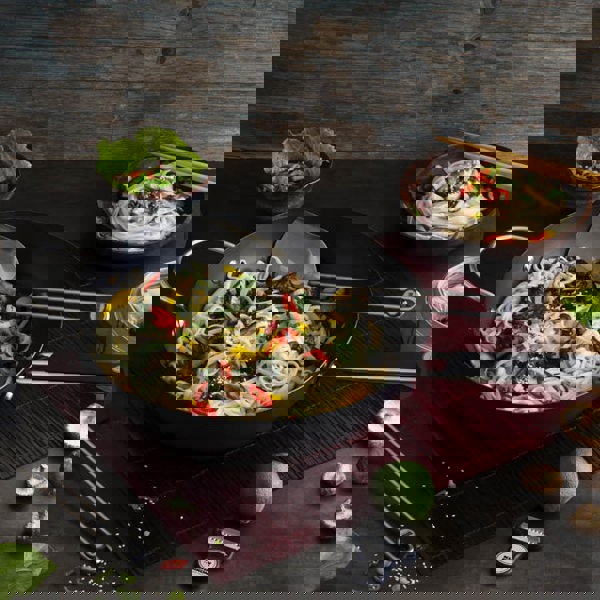 Essential wok in use 24117
