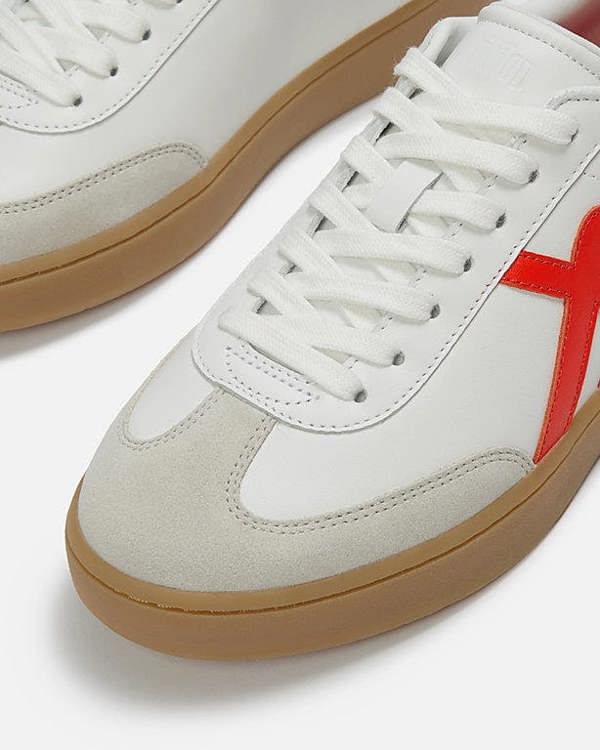 FitFlop Womens The Dash T-Toe Leather Trainers - Urban White/Rich Red E06