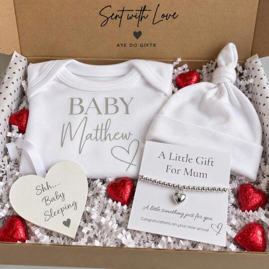 Aye Do Gifts Personalised Surname Heart Baby Gift Hamper - Vest, Hat, Bracelet, Wooden Sign & Chocolates