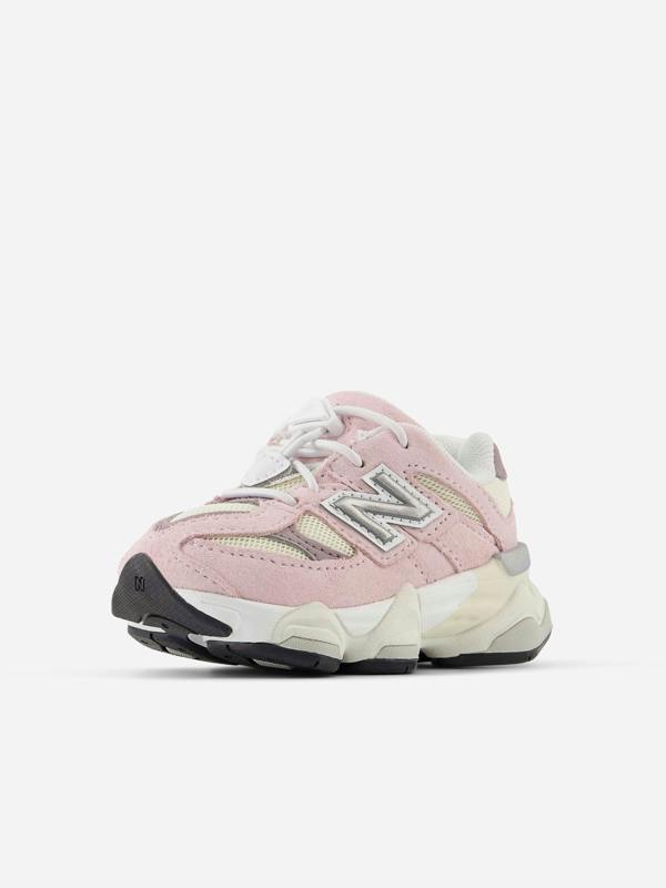 New Balance Girls 9060 Trainers in Pink