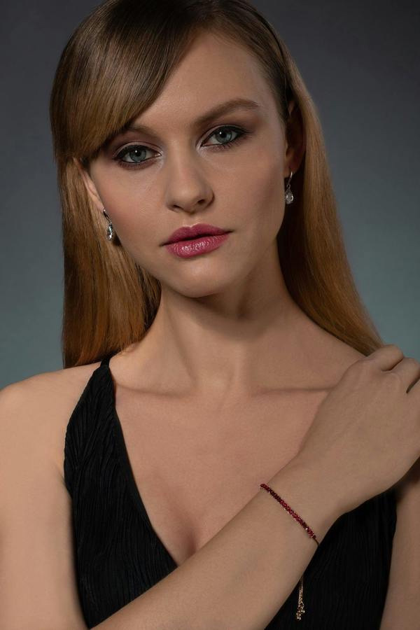 Adjustable Gold Bracelet for Women with Red Stones - namana.london