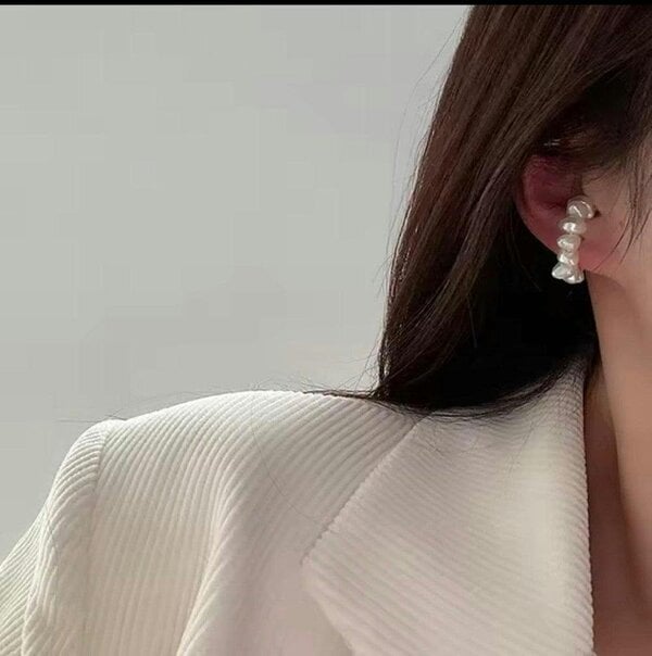 The Colourful Aura Baroque Pearl Climber Ear Cuff Earring