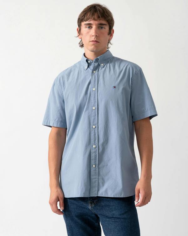 model wearing a Tommy Hilfiger GMD Poplin Mens Short Sleeve Shirt in Brisk Blue