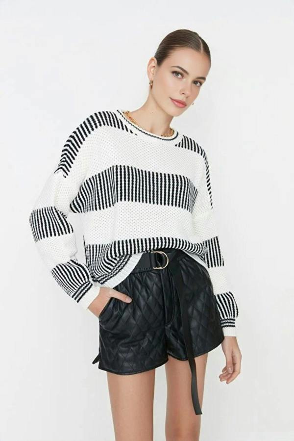 WOVCOR Wide Cut Striped Knit Sweater