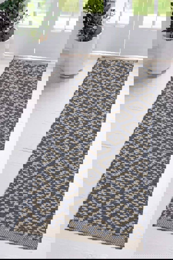 County Genesis Rug Diamond Design – Indoor/Outdoor Use