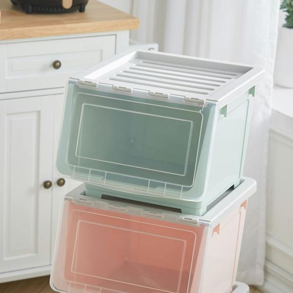 Living and Home Stackable Plastic Storage Box with Lid and Wheels