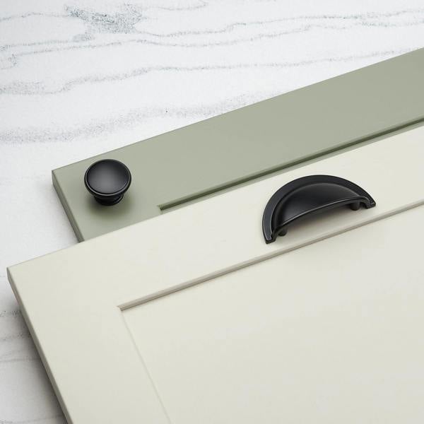 Handle & Home Matt Black Contemporary Cup Handle and Coordinating Knob