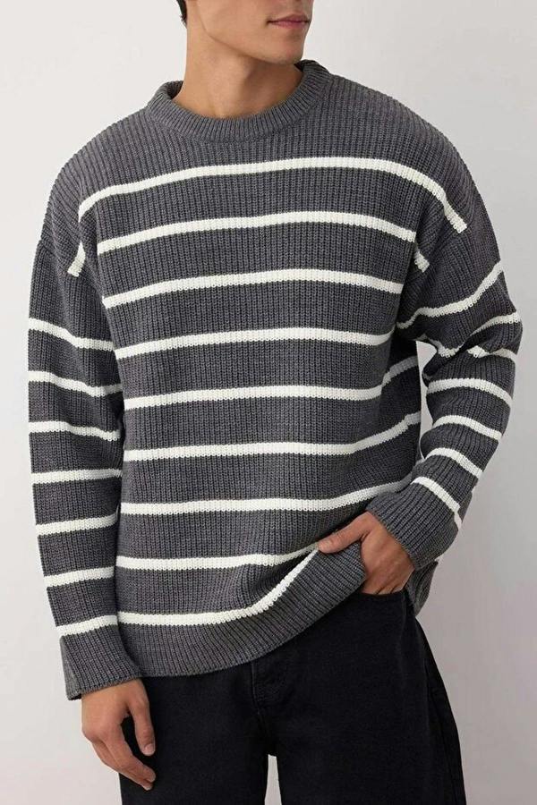 WOVCOR Crew Neck Striped Men's Sweater