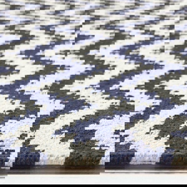 HOMESCAPES Casablanca Handwoven Zig Zag Pattern Dark Blue and White Cotton Kilim Rug