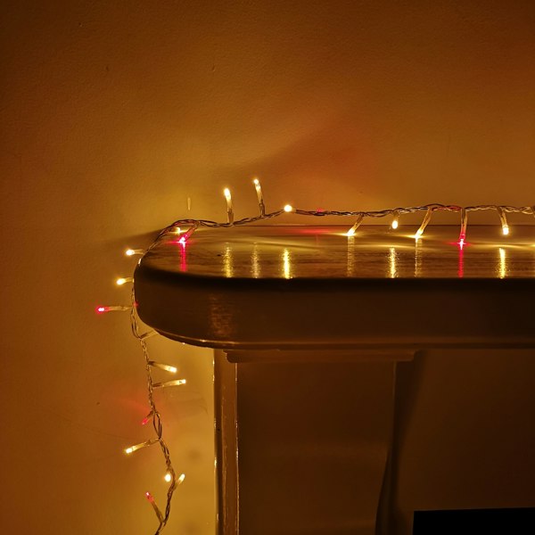 Samuel Alexander 1000 LED 25m Indoor Outdoor Christmas Multi Function Mains Operated String Lights with Timer & Clear Cable in Red & Vintage Gold