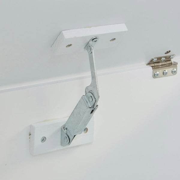 TFLH2000-big-white-toy-box-product-close-up-hinge