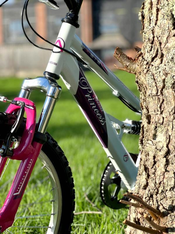 Basis Bikes Basis Princess 20" Girls Full Suspension Mountain Bike - White/Pink