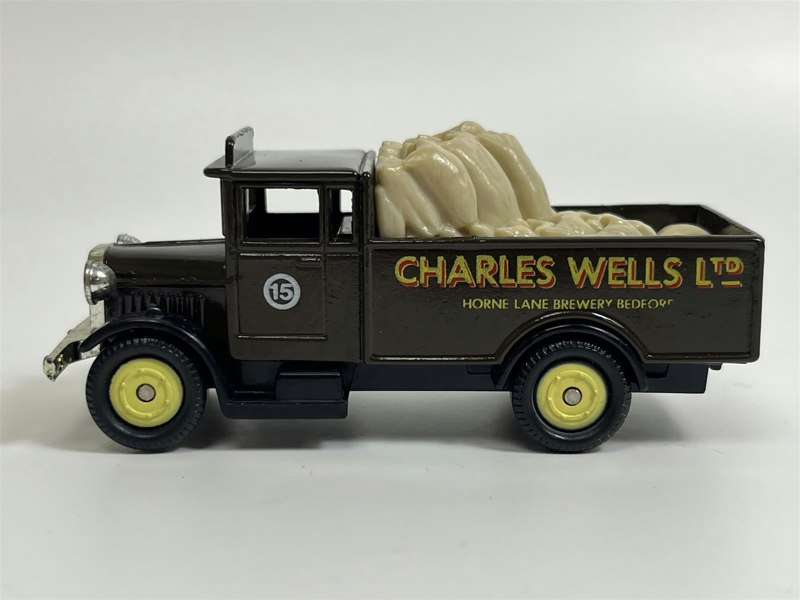 MCSlots The Village Collection Charles Wells Ltd Cameo From Corgi VCC08D S6