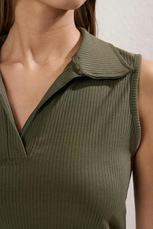 WOVCOR Fitted Polo Collar Crop Stretch Knit Blouse