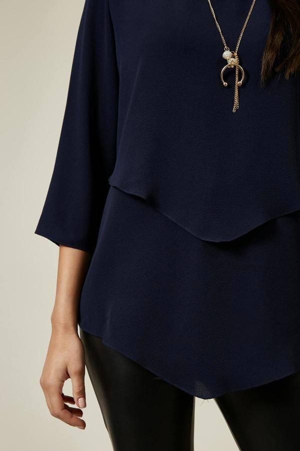 Hoxton Gal 3/4 Sleeve Relaxed Layered Top With Necklace In Navy