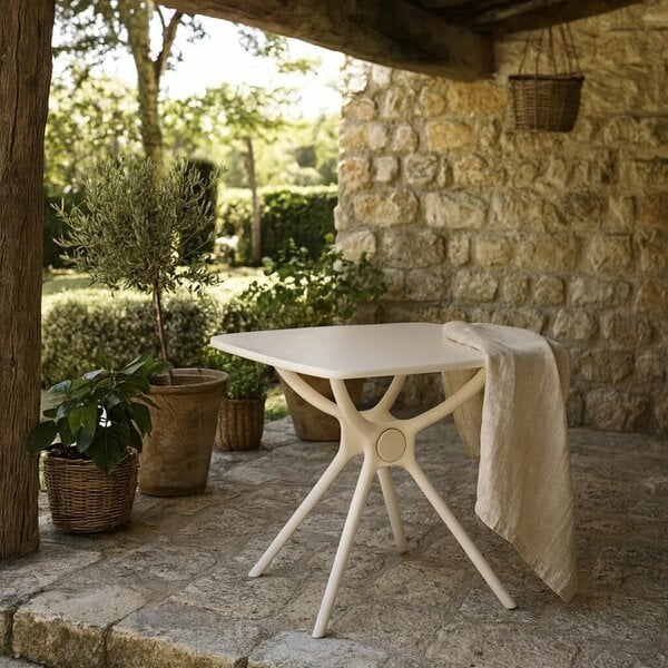 Wyld Haus Chalencon Putty Grey Square Outdoor Plstic Table