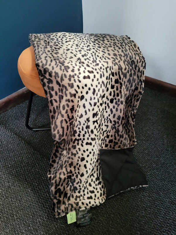Made in the Mill Water Resistant Cosy Fleece Blanket – Grey Cheetah Print