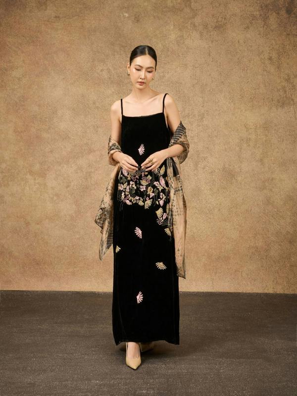 Copper & Black Shibori Silk Scarf – Hand-Dyed Mulberry Silk, Autumn Evening & Theatre Wrap