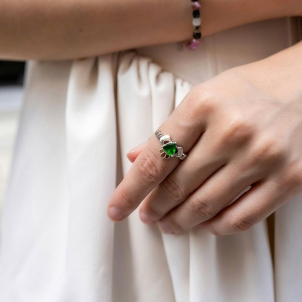 Spero London Sterling Silver Green Claddagh Ring