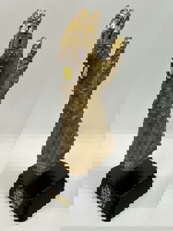 Eaglemoss Thanos Infinity Gauntlet Avengers Infinity War Polyresin 20cm Prop on Stand