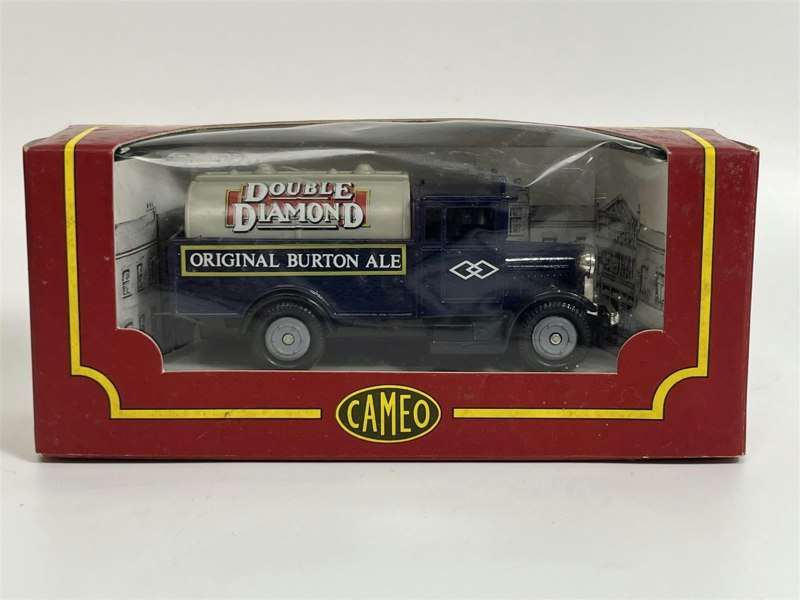 MCSlots The Village Collection Double Diamond Ale Cameo From Corgi VCC07D S6