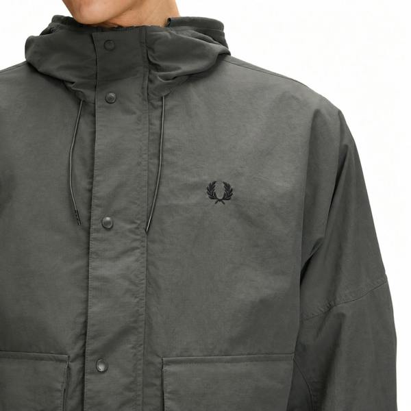 Fred Perry field green cropped ripstop parka with a hooded neckline, snap-button placket, and embroidered laurel wreath logo.