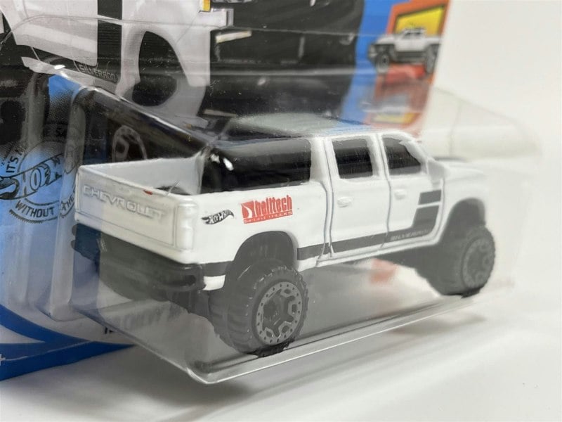 Hot Wheels 2019 Chevy Silverado Trail Boss LT HW Hot Trucks 1:64 GHC37D521 B5