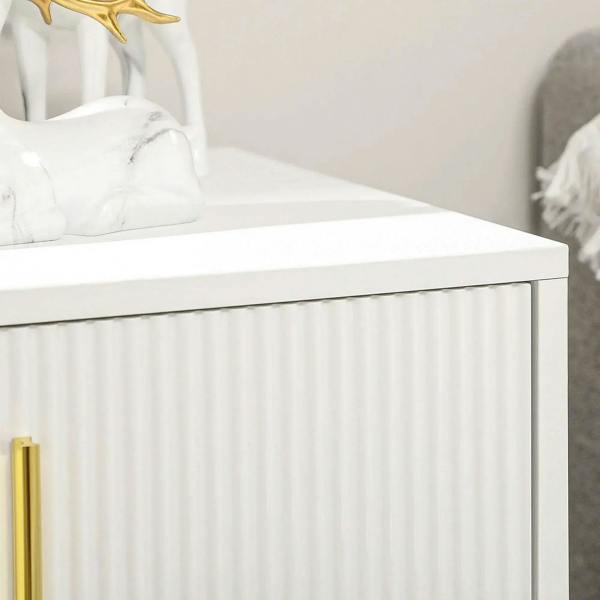 Close-up of white ribbed chest side and top edge