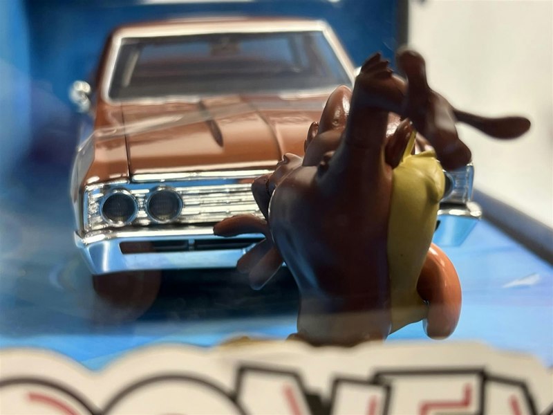 Jada Looney Tunes Tasmanian Devil Figure and 1967 Chevrolet El Camino 1:24 Jada 253255072