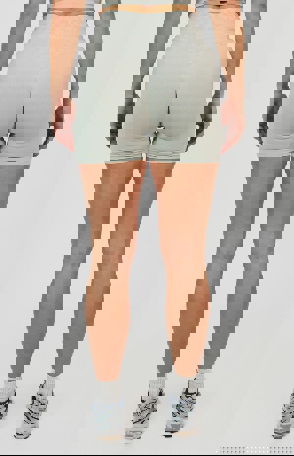 V3 Apparel Form Seamless Scrunch Shorts - Light Grey