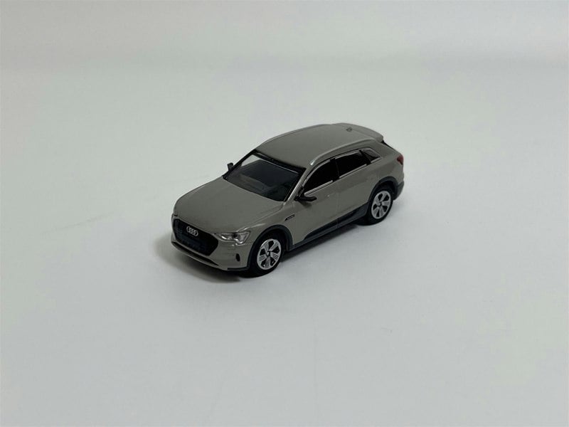 Minichamps Audi e tron 2020 Beige Metallic 1:87 Minichamps 870018221