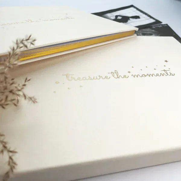The Baby Gifting Company MY FIRST OUTFIT AND MEMORY BOOK