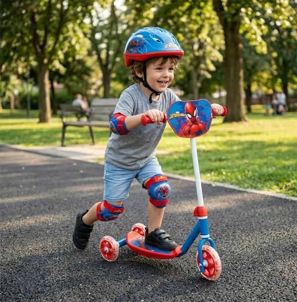 Mondo Marvel Spider-Man 3-Wheel Scooter
