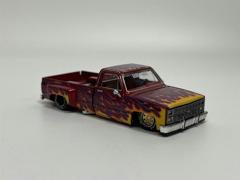 Mini GT Chevrolet Silverado Dually On Fire V1 1:64 Kaido House Mini GT KHMG127