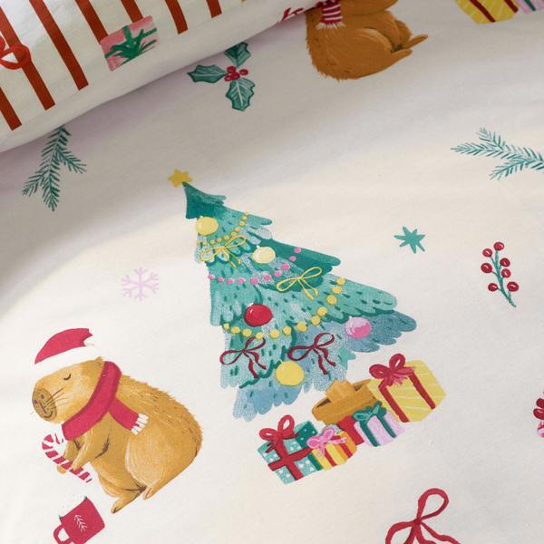 Catherine Lansfield Capybara Christmas Reversible Duvet Cover Set Cream