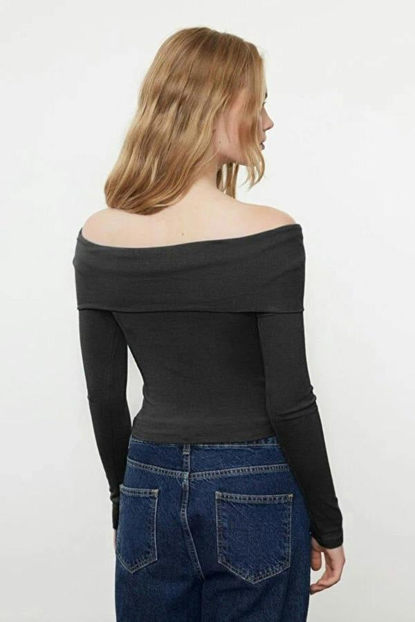 WOVCOR Carmen Collar Crop Knit Blouse