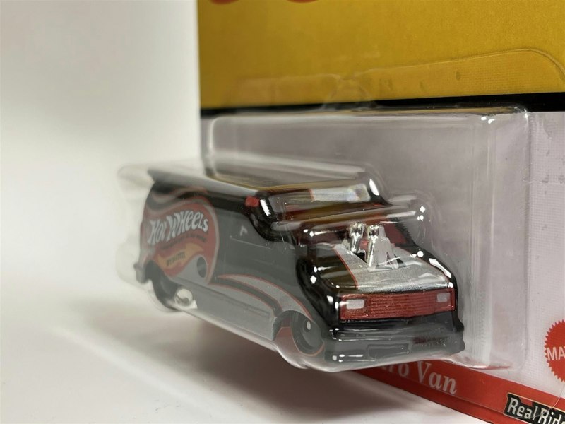 Hot Wheels 1985 Chevy Astro Van Hot Wheels Premium Real Riders HKC90