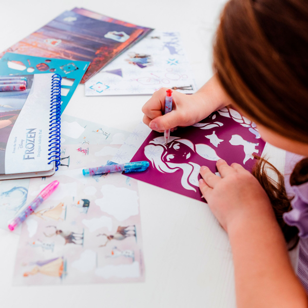 Totum Disney Frozen Designer Activity Book