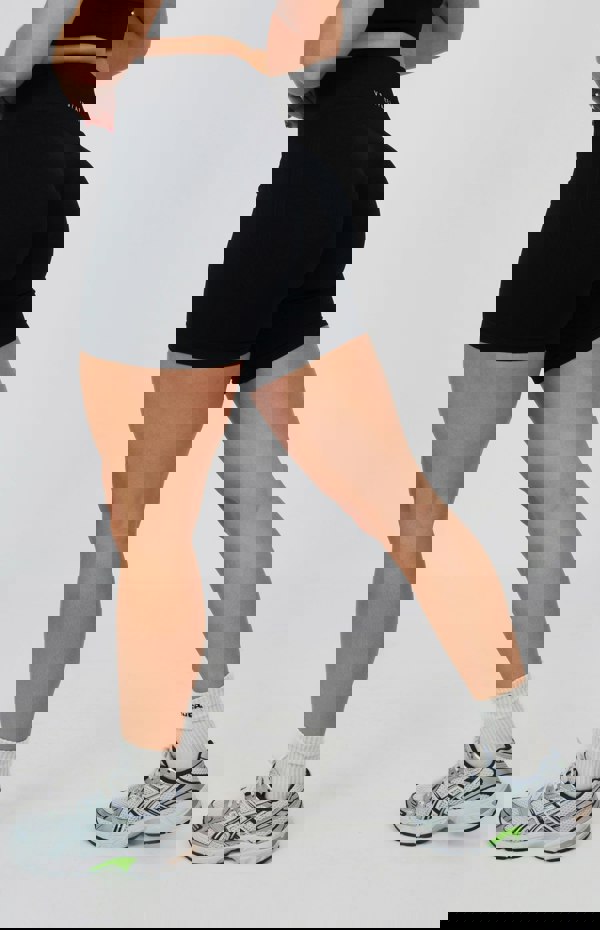 V3 Apparel Tempo Seamless Scrunch Shorts - Black