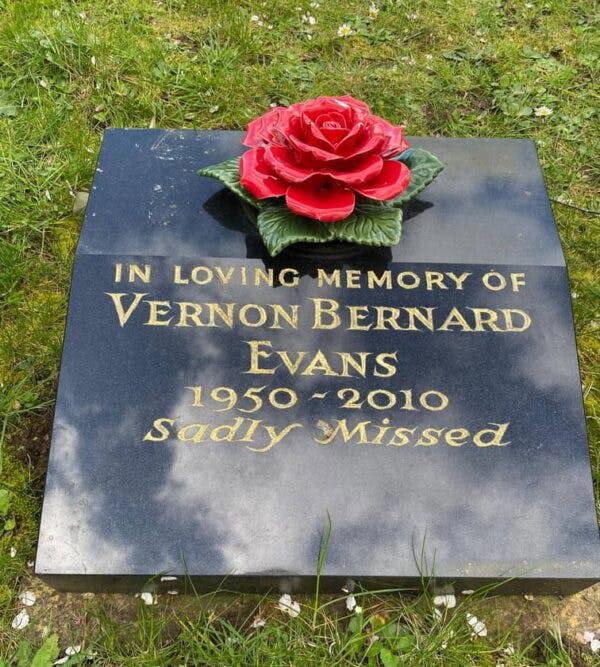 Memorials Direct Single Red Ceramic Rose