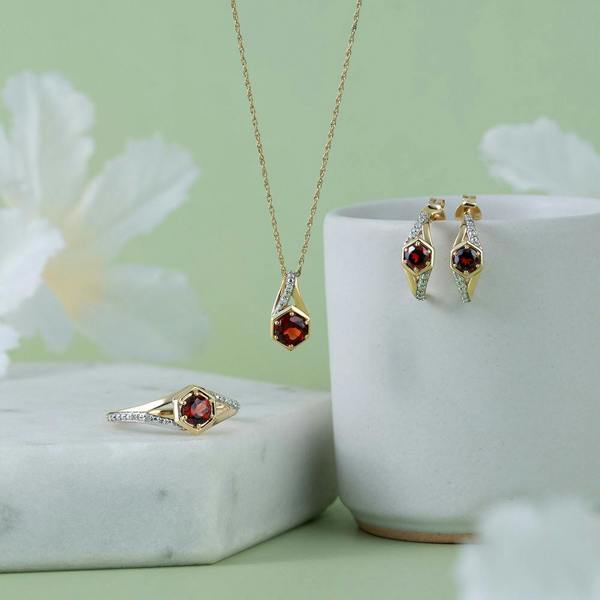 Gemondo Geometric Hexagon with Prong set Round Garnet and Diamond Ring in 9ct Yellow Gold