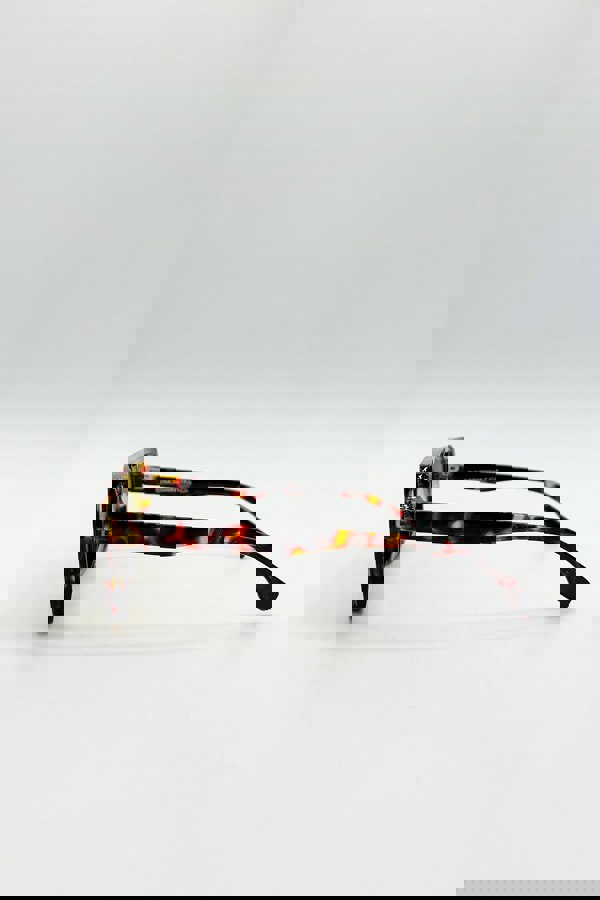 SVNX Navigator Sunglasses in Tortoiseshell Olive Lense