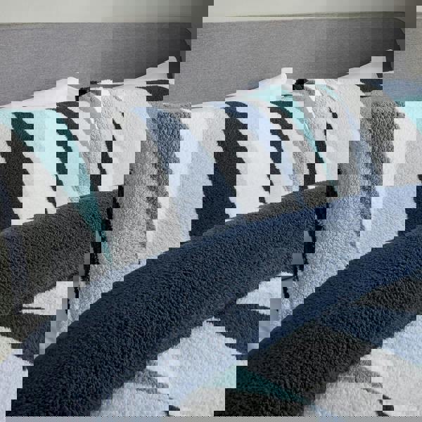 Smart Living Luxurious GEO Triangle Fleece Duvet Cover with Pillowcases - Navy