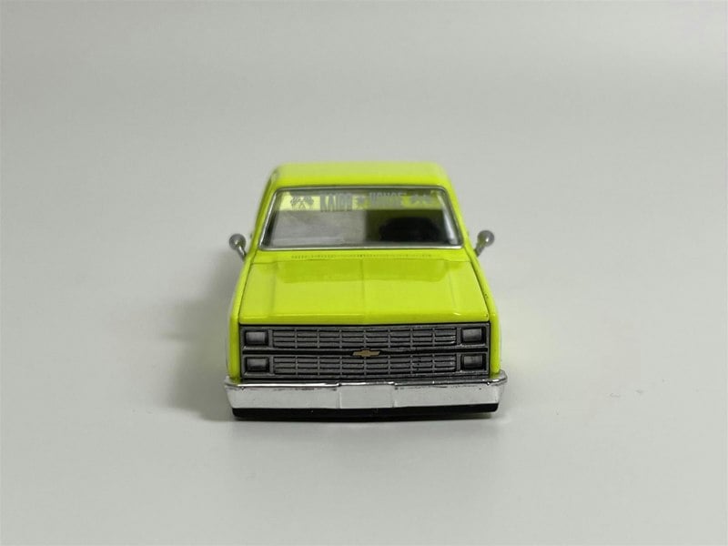 Mini GT Chevrolet Silverado Kaido Flo Yellow V1 1:64 Scale KHMG112