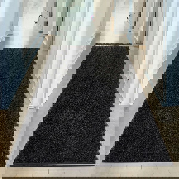 Black shaggy Rug Plain design thick pile, high quality, soft & durable.