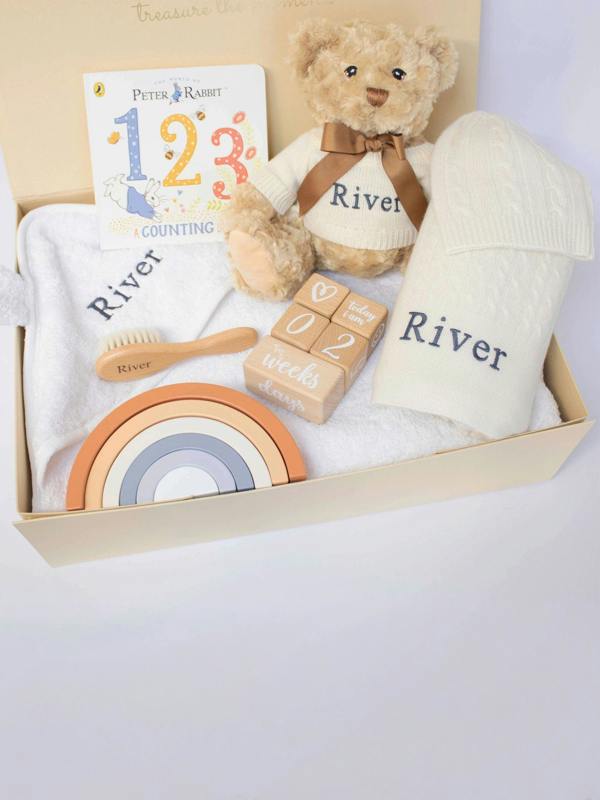 The Baby Gifting Company Ultimate Luxury Cashmere Gift Set in Ivory