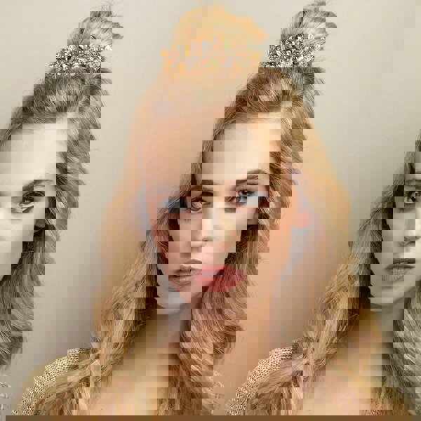 vintage hair clip leaf in gold with half bun hairstyle