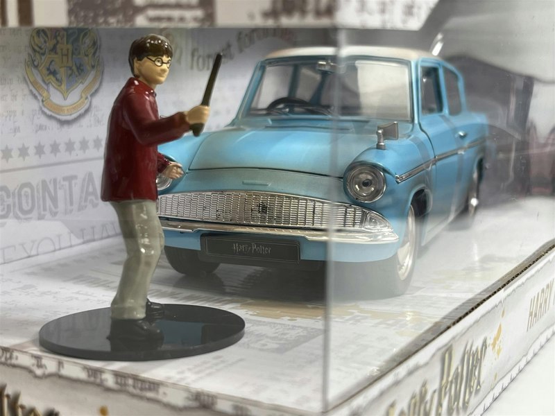 Jada Harry Potter Diecast Figure and 1959 Ford Anglia 1:24 Scale Jada 253185002