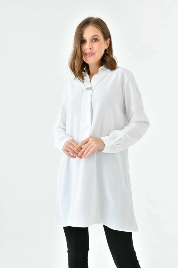 Hoxton Gal Oversized Long Sleeves Shirt Collar Tunic Top with Brooch Detail in White