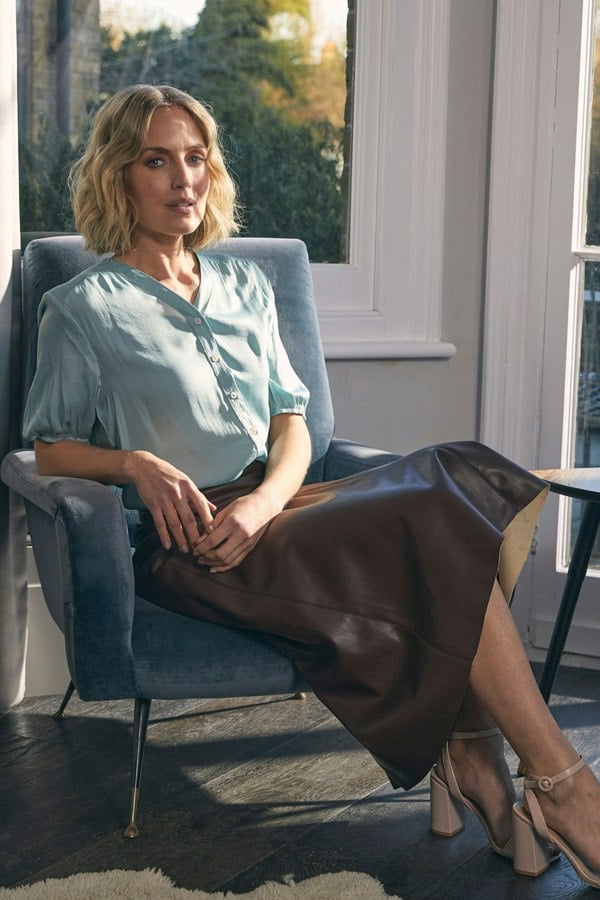 Sage | Plain V-Neck Puff 1/2 Sleeve Shirt